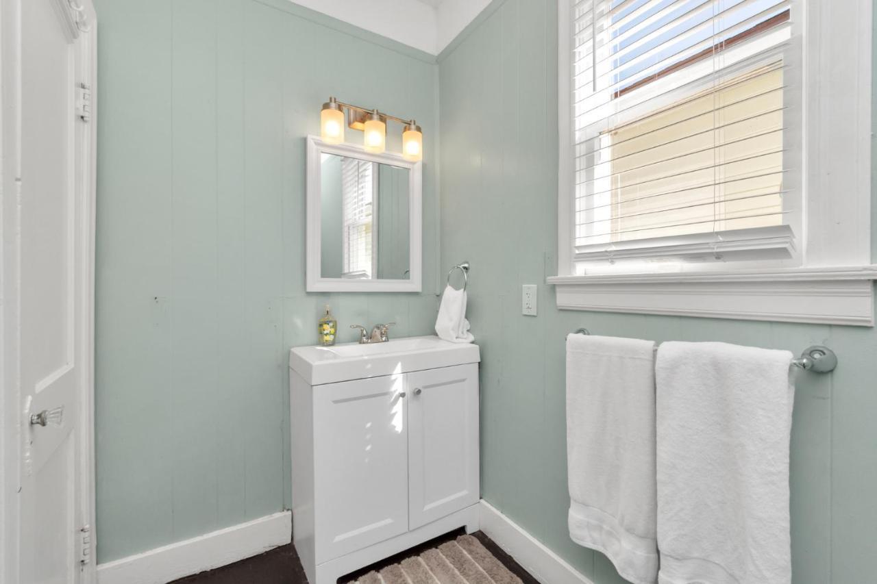 2 Kitchens,2 Living Rooms,4 Bedrooms-Close To All! Galveston Exterior photo