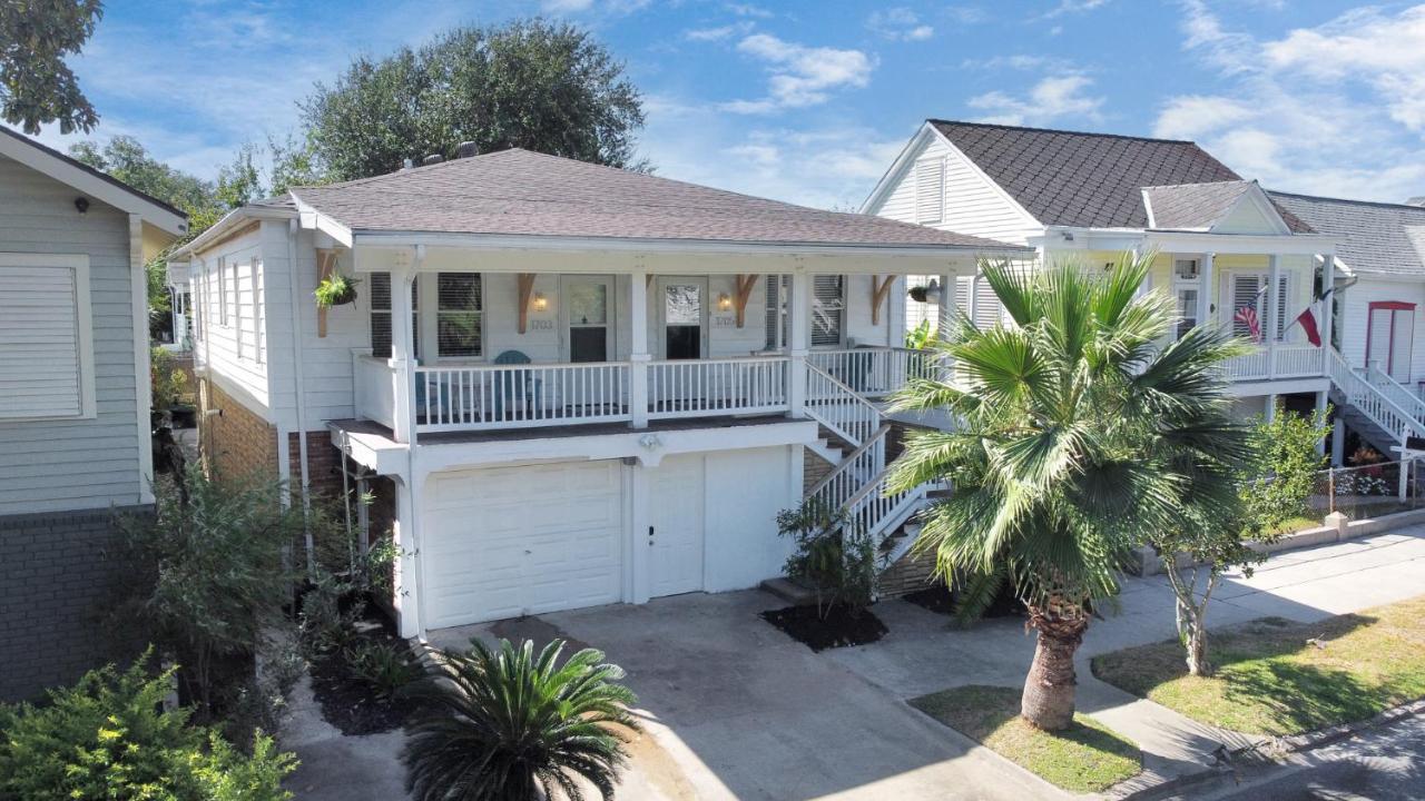 2 Kitchens,2 Living Rooms,4 Bedrooms-Close To All! Galveston Exterior photo