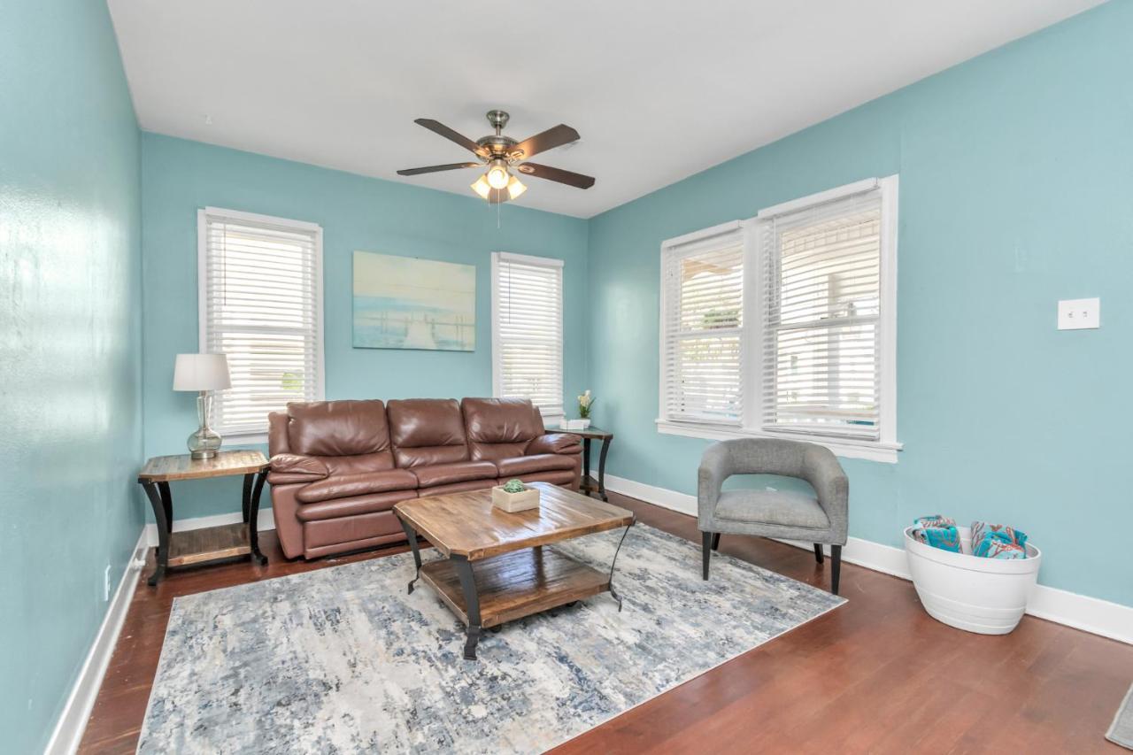 2 Kitchens,2 Living Rooms,4 Bedrooms-Close To All! Galveston Exterior photo