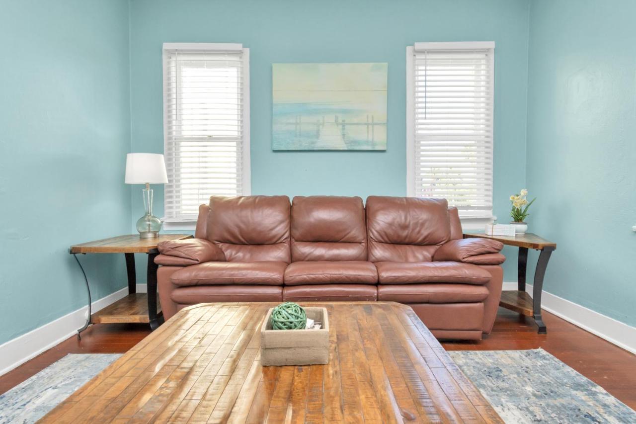 2 Kitchens,2 Living Rooms,4 Bedrooms-Close To All! Galveston Exterior photo