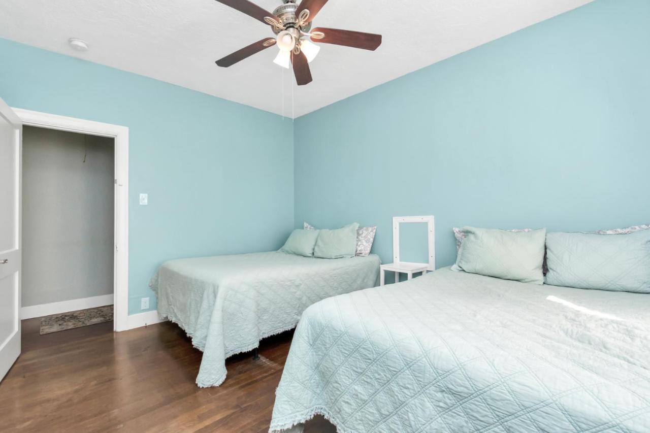 2 Kitchens,2 Living Rooms,4 Bedrooms-Close To All! Galveston Exterior photo