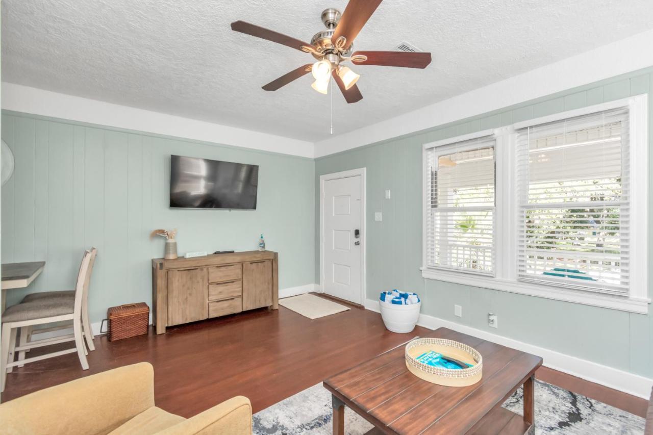 2 Kitchens,2 Living Rooms,4 Bedrooms-Close To All! Galveston Exterior photo