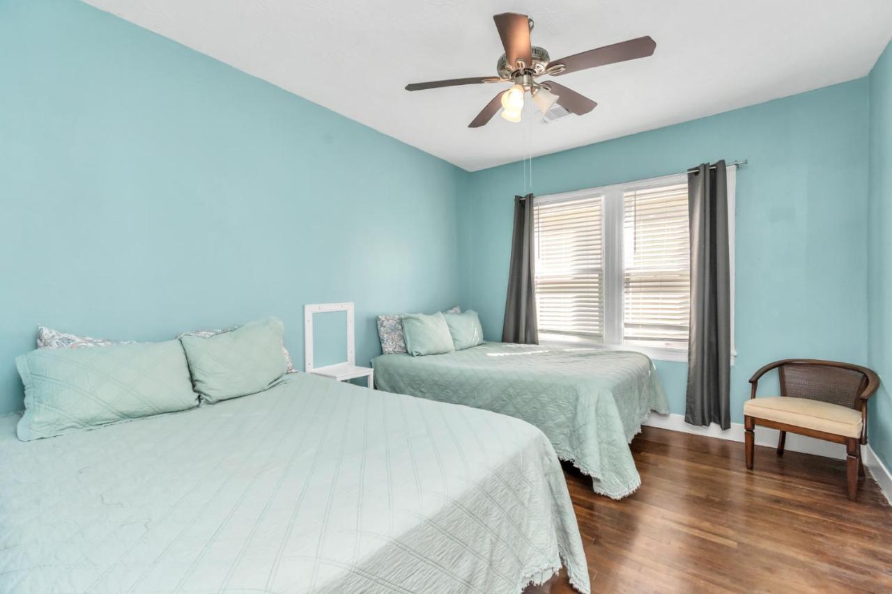 2 Kitchens,2 Living Rooms,4 Bedrooms-Close To All! Galveston Exterior photo