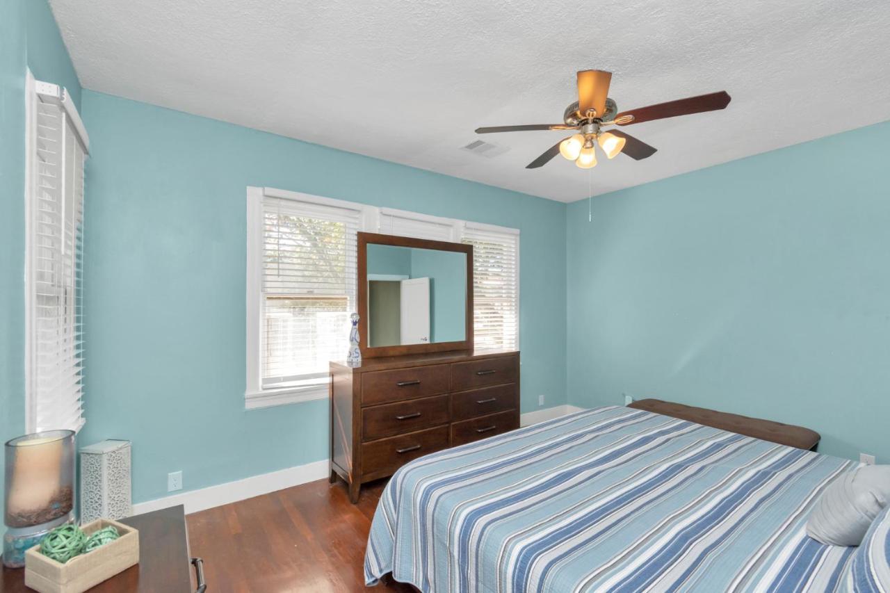 2 Kitchens,2 Living Rooms,4 Bedrooms-Close To All! Galveston Exterior photo