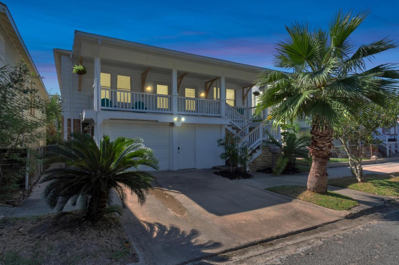 2 Kitchens,2 Living Rooms,4 Bedrooms-Close To All! Galveston Exterior photo